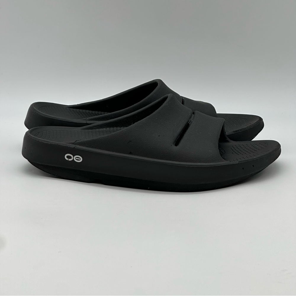 Oofos Sandals. Size 9